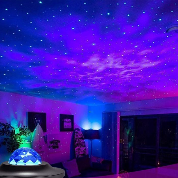 Galaxy Projektor füllt ein Zimmer mit einem lila Nebel und Sternen an der Decke
