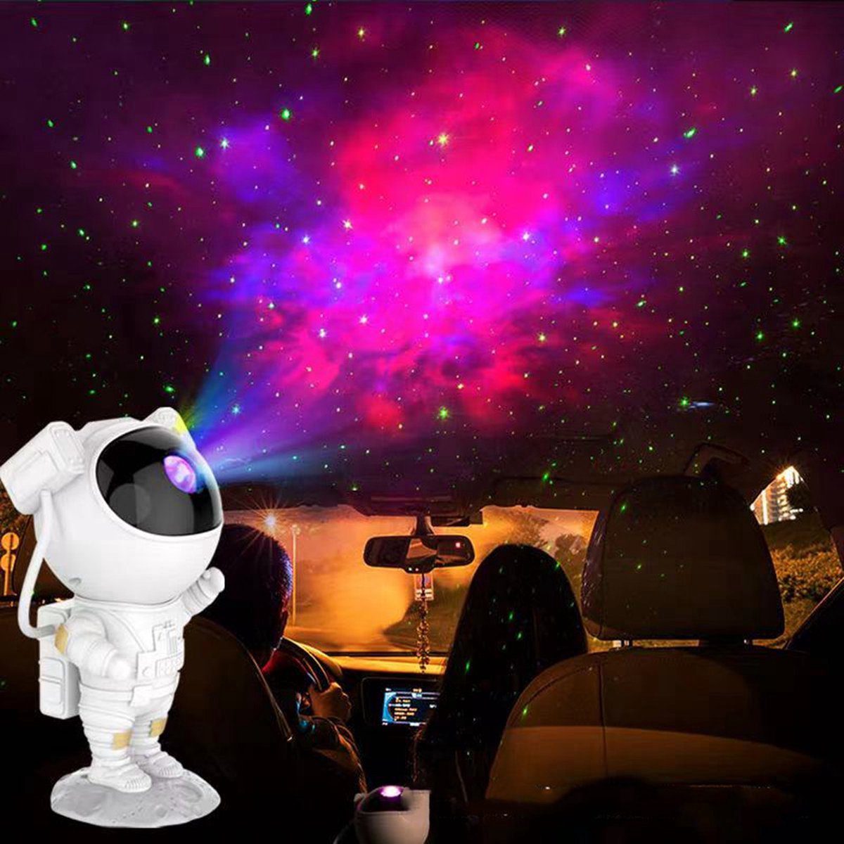 Galaxieprojektion, die ein dunkles Wohnzimmer ausfüllt