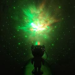 Ein grüner Nebel, projiziert in ein Zimmer